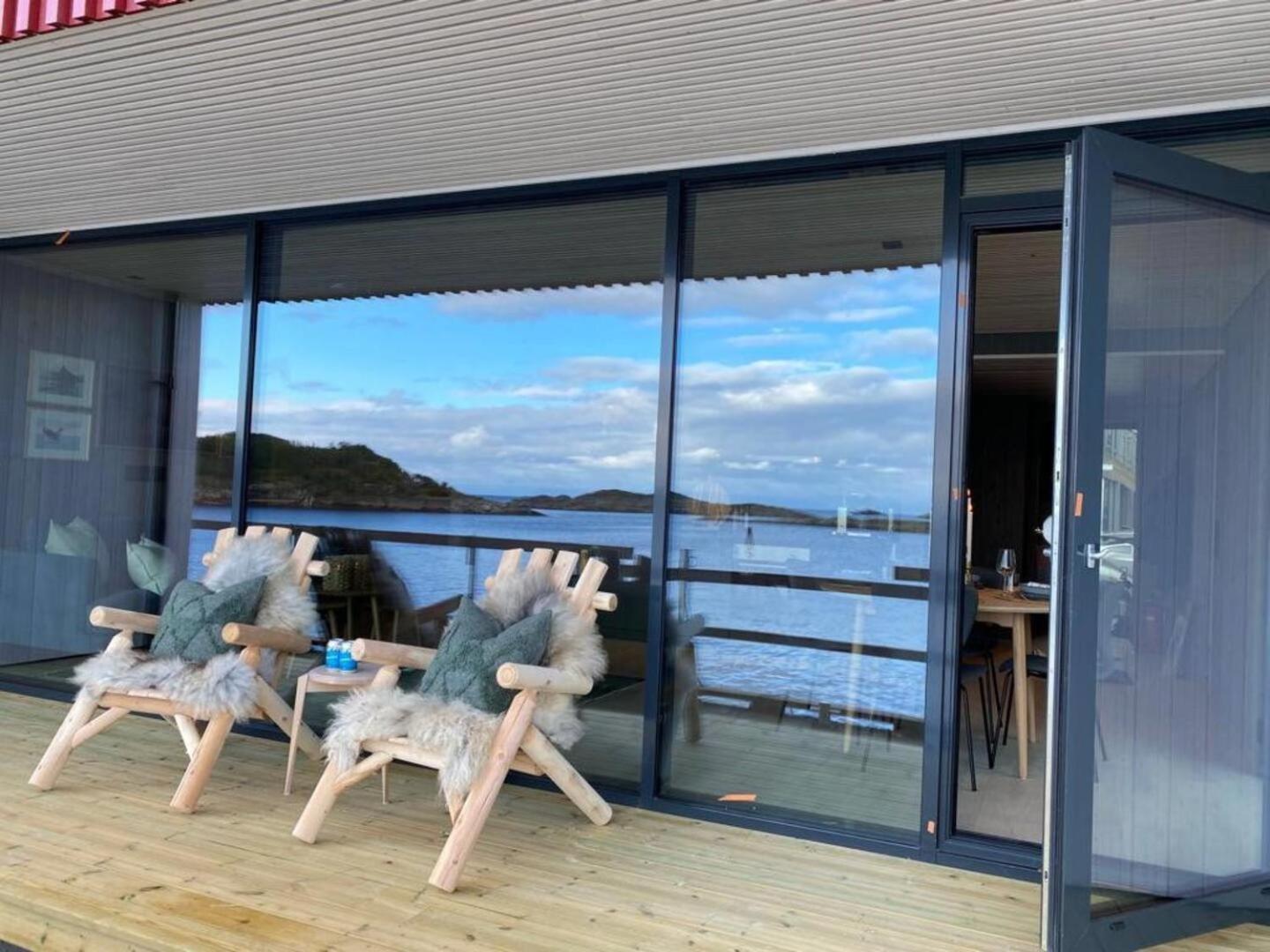 Waterfront Apartment With Panoramic Sea View Henningsvaer Luaran gambar
